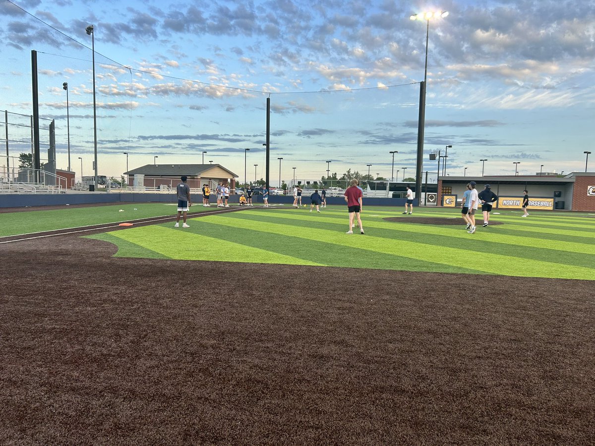 LNHS_Baseball tweet media