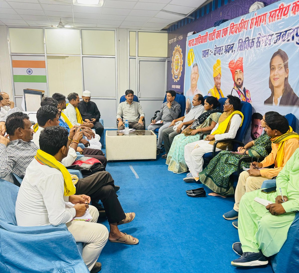 roat_mla's tweet photo. आज गोंडवाना क्षेत्र में भारत आदिवासी पार्टी (BAP) के विस्तार को लेकर जबलपुर, मध्यप्रदेश में आयोजित एक दिवसीय संभाग स्तरीय कार्यकर्ता सम्मेलन में सम्मिलित हुए।

उक्त कार्यक्रम में भारत आदिवासी पार्टी (BAP) के राष्ट्रीय उपाध्य���्ष प्रीतम सिह उईके, राष्ट्रीय सदस्य इसराइल भाई, महिला मोर्चा राष्ट्रीय सदस्य सत्या वलके, महिला मोर्चा प्रदेश अध्यक्ष कोमल धूपिया सहित समस्त पार्टी पदाधिकारी उपस्थित रहे।