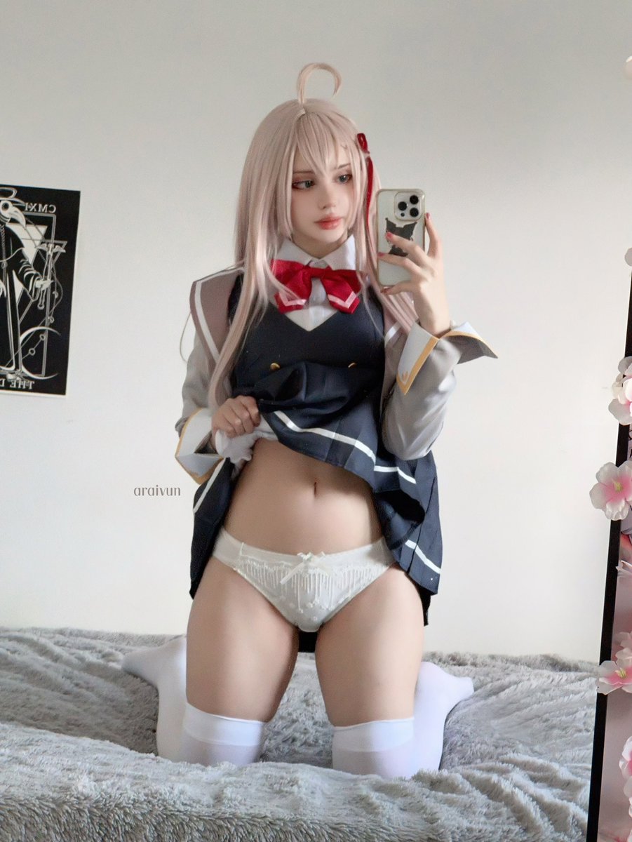 say hi then check your dms🤍🤍