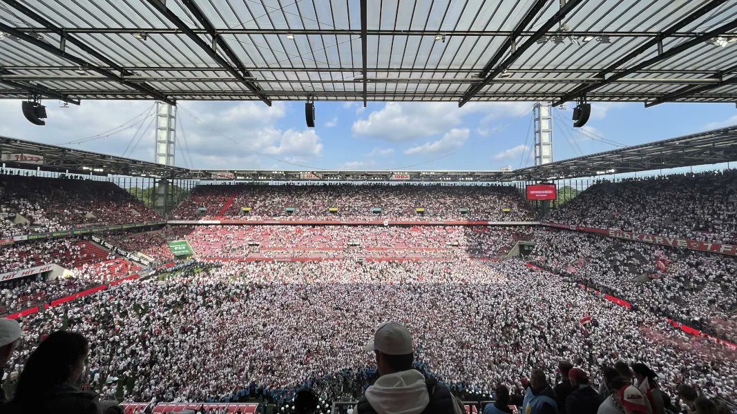 Glückwunsch an den 1. FC Köln ❤️🤍🐐
