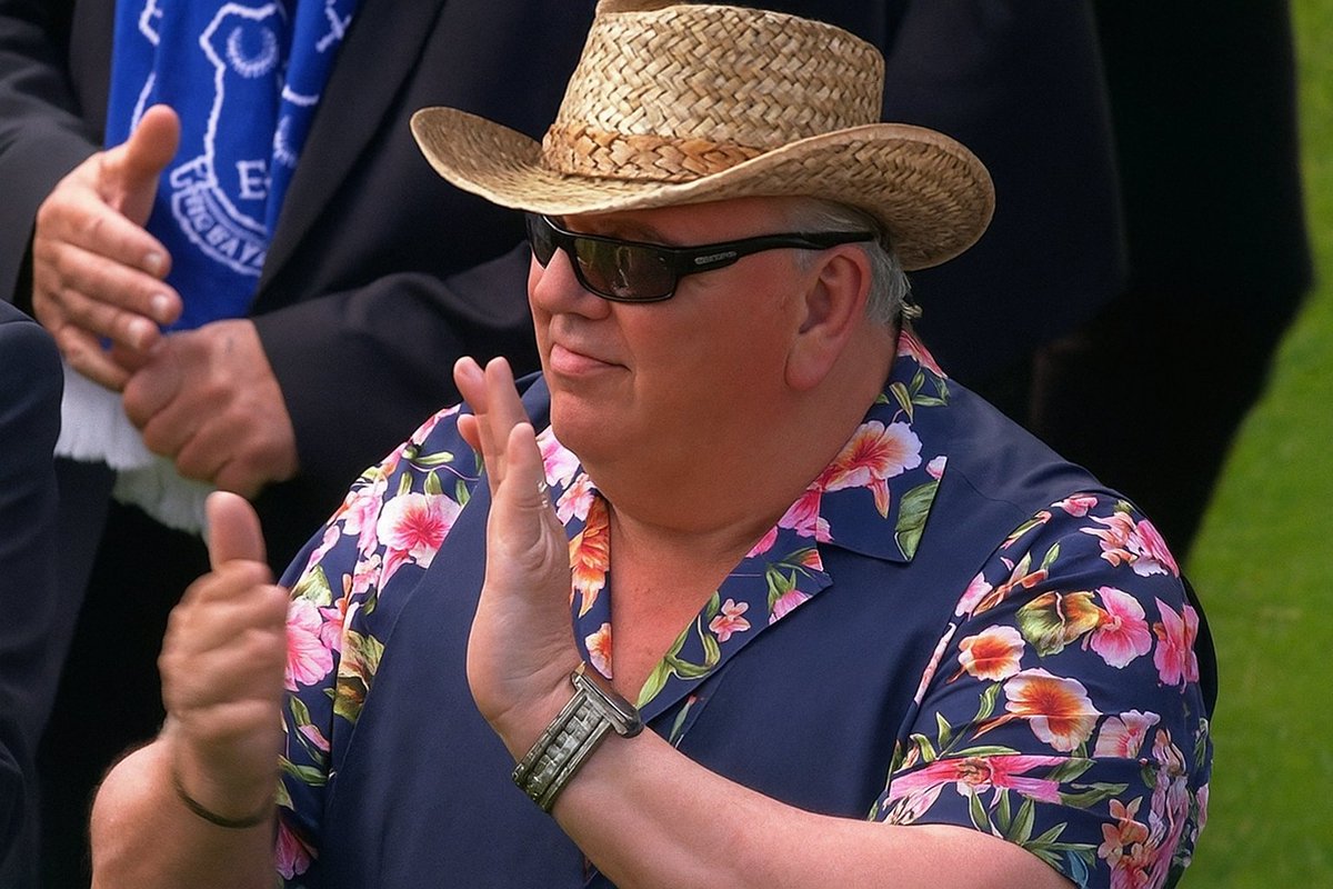 davidholmes73's tweet photo. The man is an absolute goalkeeping legend for the Ev, but to turn up like John Candy has put him in the fucking stratosphere ๐๐ #GoodbyeGoodison #theEv https://t.co/QU1KFiaUKD