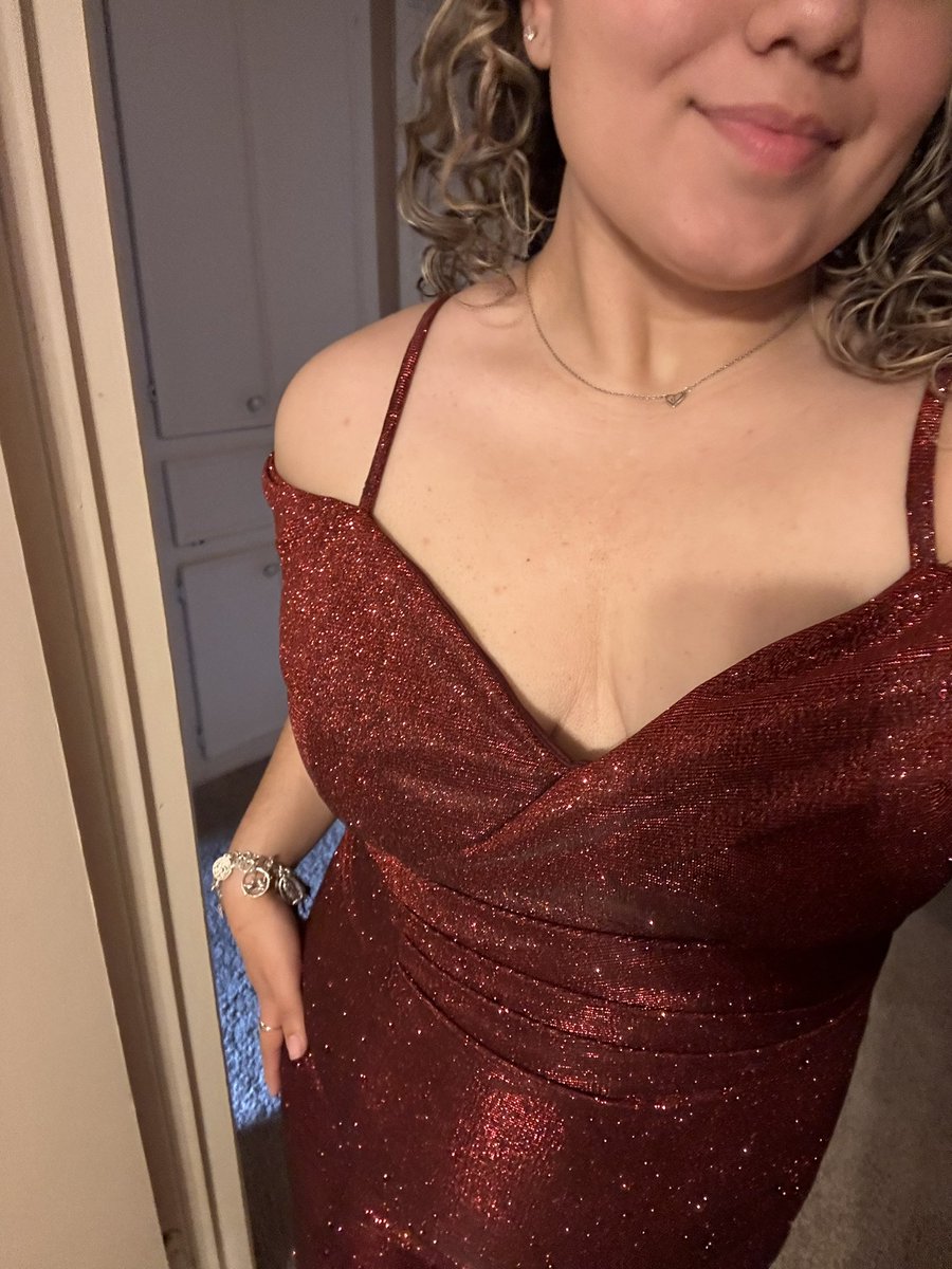 angeliqueewtff's tweet photo. Okay period still fit into my prom dress after 4 years and it being a little bigger on me now ‼️ https://t.co/Hj54ugAlnx