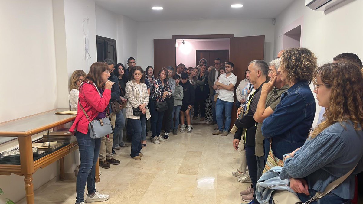 Día Internacional de los Museos.
Ayer las calles de Santomera se convirtieron en un museo que hizo disfrutar a un centenar de personas.