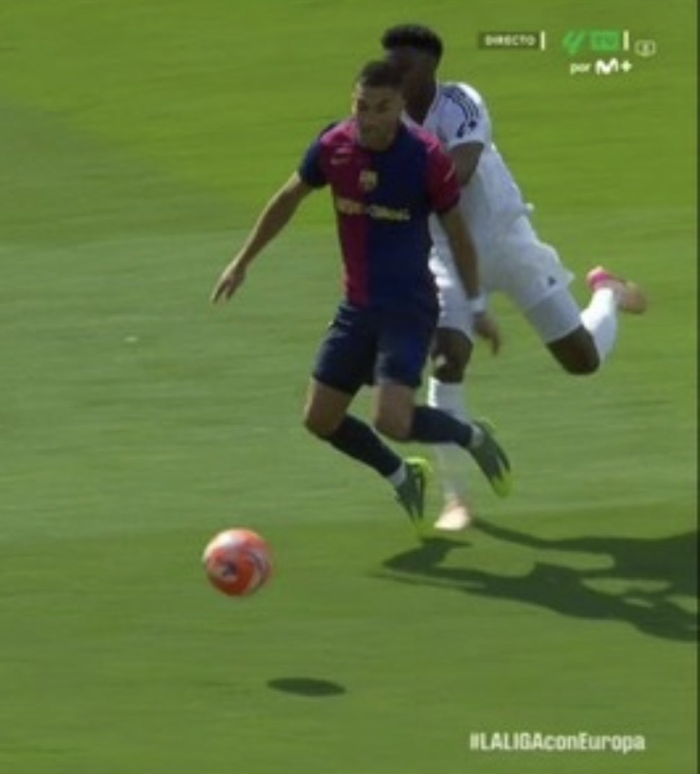 Vettaverso's tweet image. Tchouameni a Ferran       Bade a Mbappé
Amarilla                                Roja directa