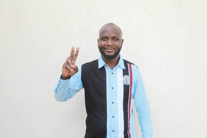 Kwa Mnaosema Hamumjui Mheshimiwa CPA Dkt. Vitus Nkuna

Vitus Ni MUASISI Wa CDM

Vitus Ni Kigogo Na Jabali La Kisiasa Nchini

Vitus Ni Think Tank Na Mshauri Mkuu Wa CDM

Vitus Ndo Mwanachama Pekee ALIYEAMINIWA Kutunza Cheti Cha Usajili Wa CDM

Tumlinde Vitus Kwa Wivu Mkubwa