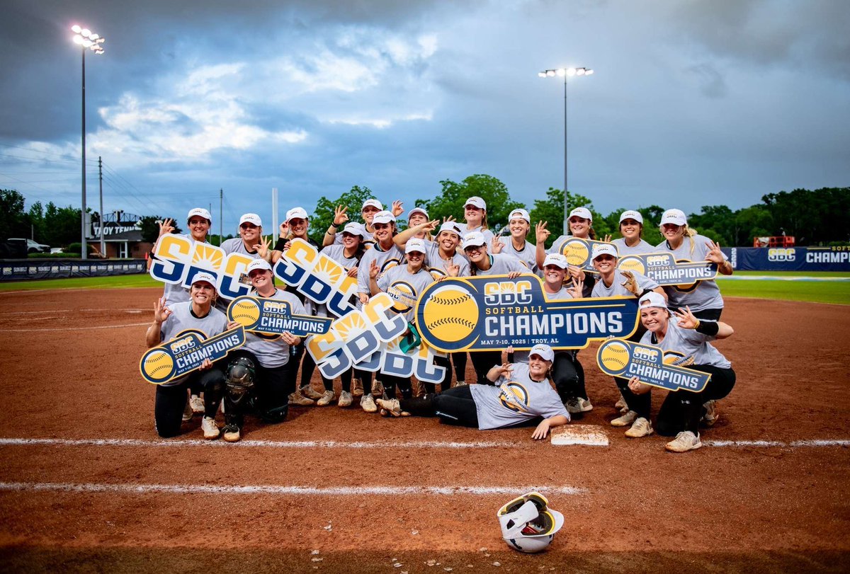 Year one ✅
Too many amazing things to say about this group. The best people EVER! I wouldn’t have written my freshman year any other way. See ya in the fall Conway! 👌🏼