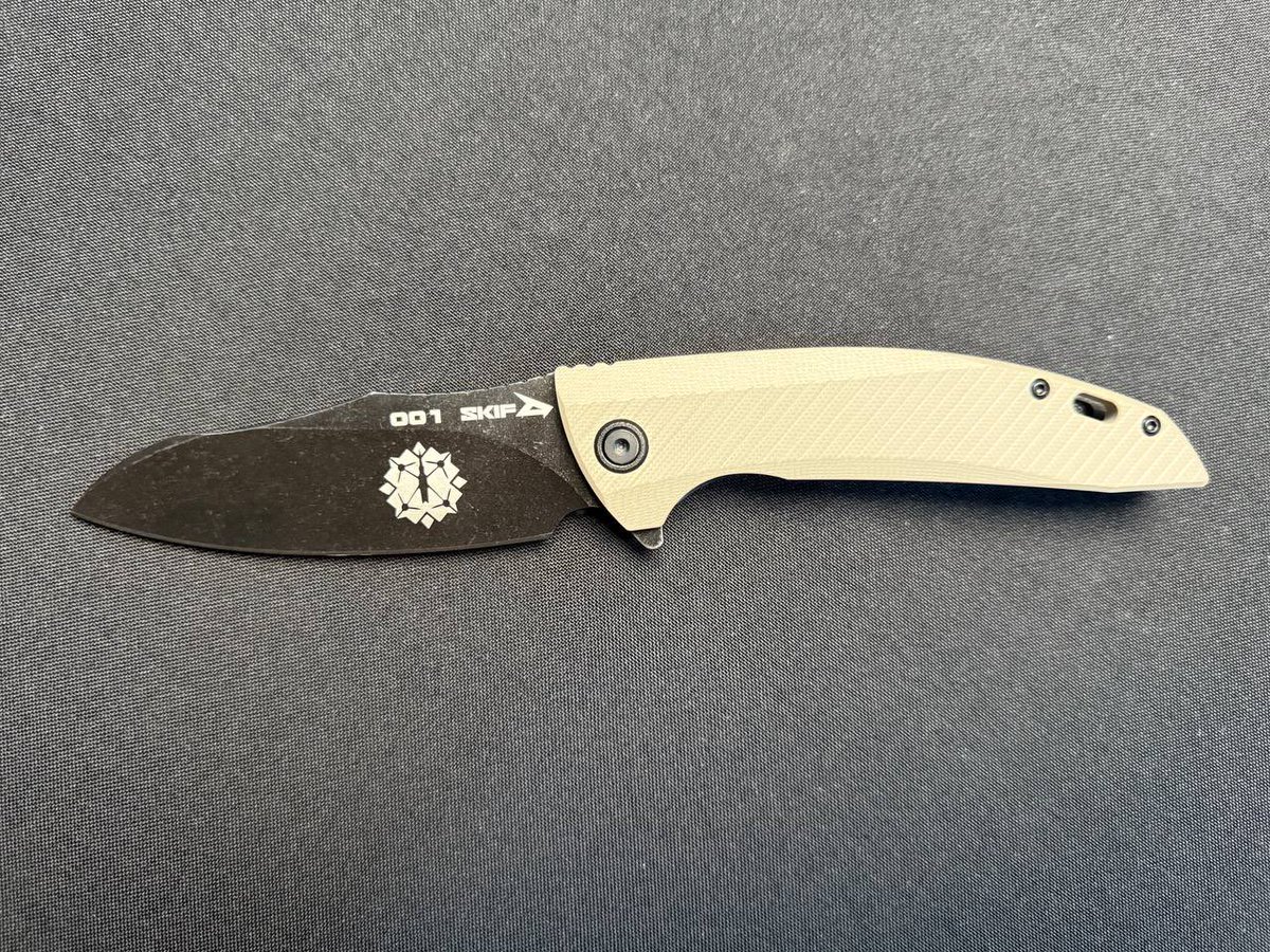 В Стерненка сьогодні розігрується ексклюзивний ніж від <a href="/tkachukmax/">Panic Mars Attack 🇺🇦</a> 👀 
Звісно я не виграю, але донат на русоріз має бути)