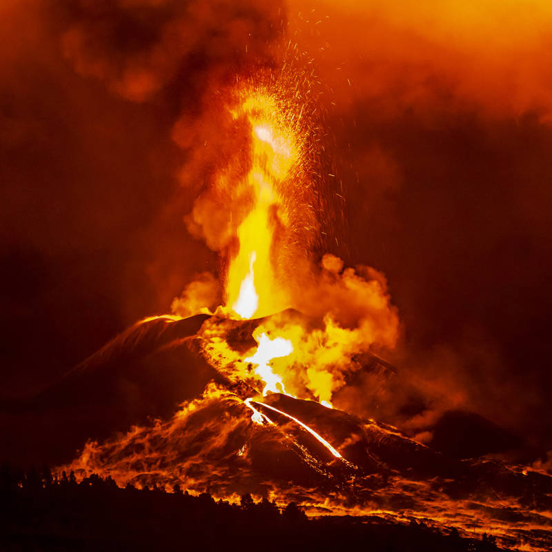anatoetabio's tweet photo. Ba al zenekien sumendi-erupzioen ondorioz gure planetako klima alda daitekeela? Erupzio bolkaniko handiek eguzki-erradiazioa islatu dezakete, hortaz, Lurraren tenperatura hainbat gradu jaitsi ahal da.🌋
#geology #zientzia https://t.co/KWo8rUiNwj