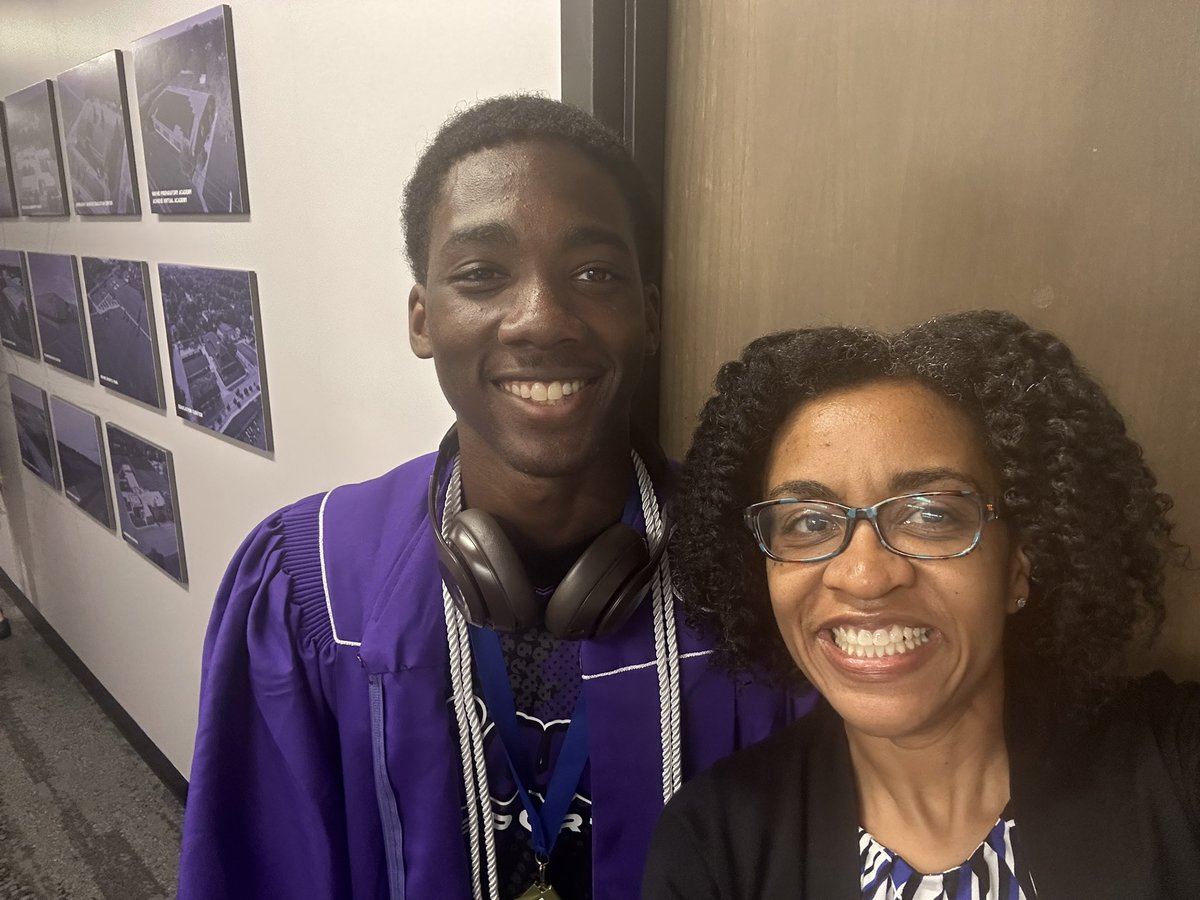 dmurff5's tweet image. Wayne Walks is one of my favorite days of the school year!! I love seeing all of my former elementary students walk through in their graduation gowns! I am proud of them. I wish I could have gotten a picture with all of them. #waynewalks #wearewayne
