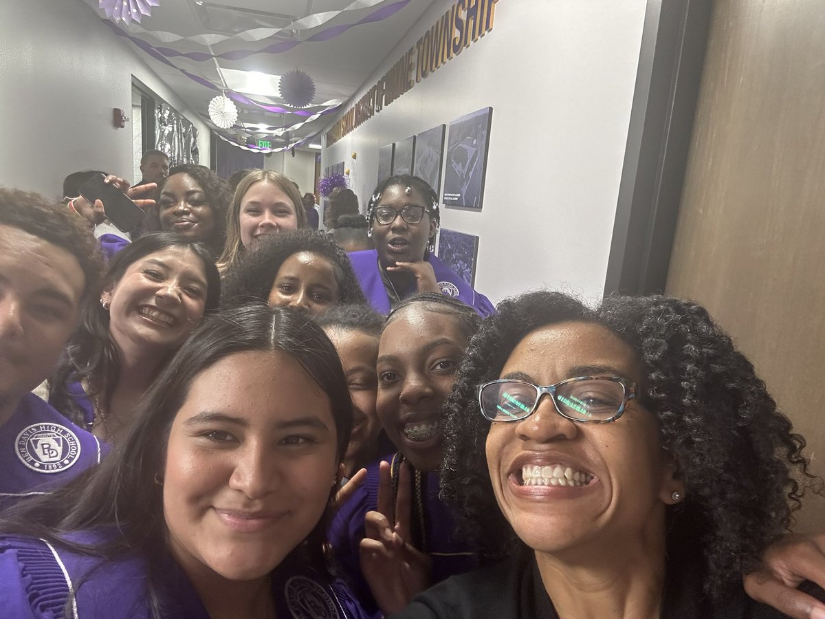 dmurff5's tweet image. Wayne Walks is one of my favorite days of the school year!! I love seeing all of my former elementary students walk through in their graduation gowns! I am proud of them. I wish I could have gotten a picture with all of them. #waynewalks #wearewayne