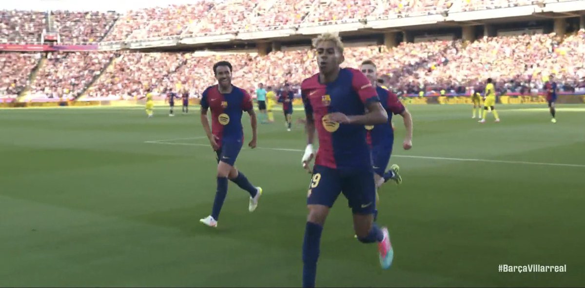 lnstantFoot's tweet photo. ENCOORE UN BUT DE MALADE POUR LAMINE YAMAL QUEL JOUEUR !!! 🇪🇸⚽️

Le Barca égalise face à Villareal !! https://t.co/mCcimCqOe4