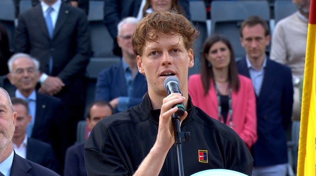 TheTennisLetter's tweet photo. Jannik Sinner after losing to Carlos Alcaraz in Rome final:

“Special thank you  to my brother who rather than being here is in Imola watching Formula 1.” 😂😂😂😂 https://t.co/8nPvHGZ7Vd