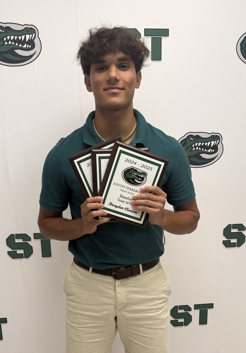 braydenclemen18's tweet image. Blessed to be named district mvp and district champs!