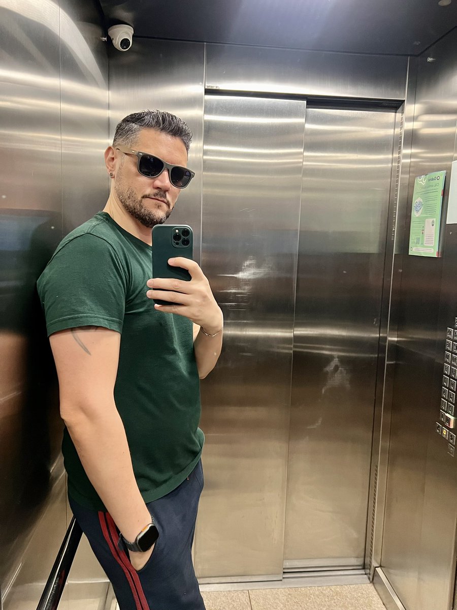 danyblu's tweet photo. #selfie de domingo no elevador. 😎 https://t.co/vhc1BAJwH0