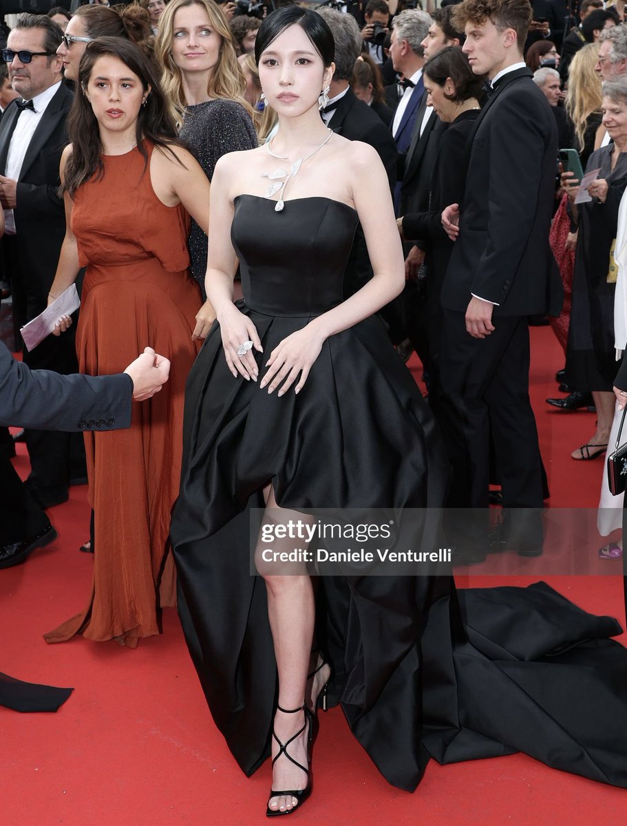 flosummertime's tweet image. MINA CANNES DEBUT !!!