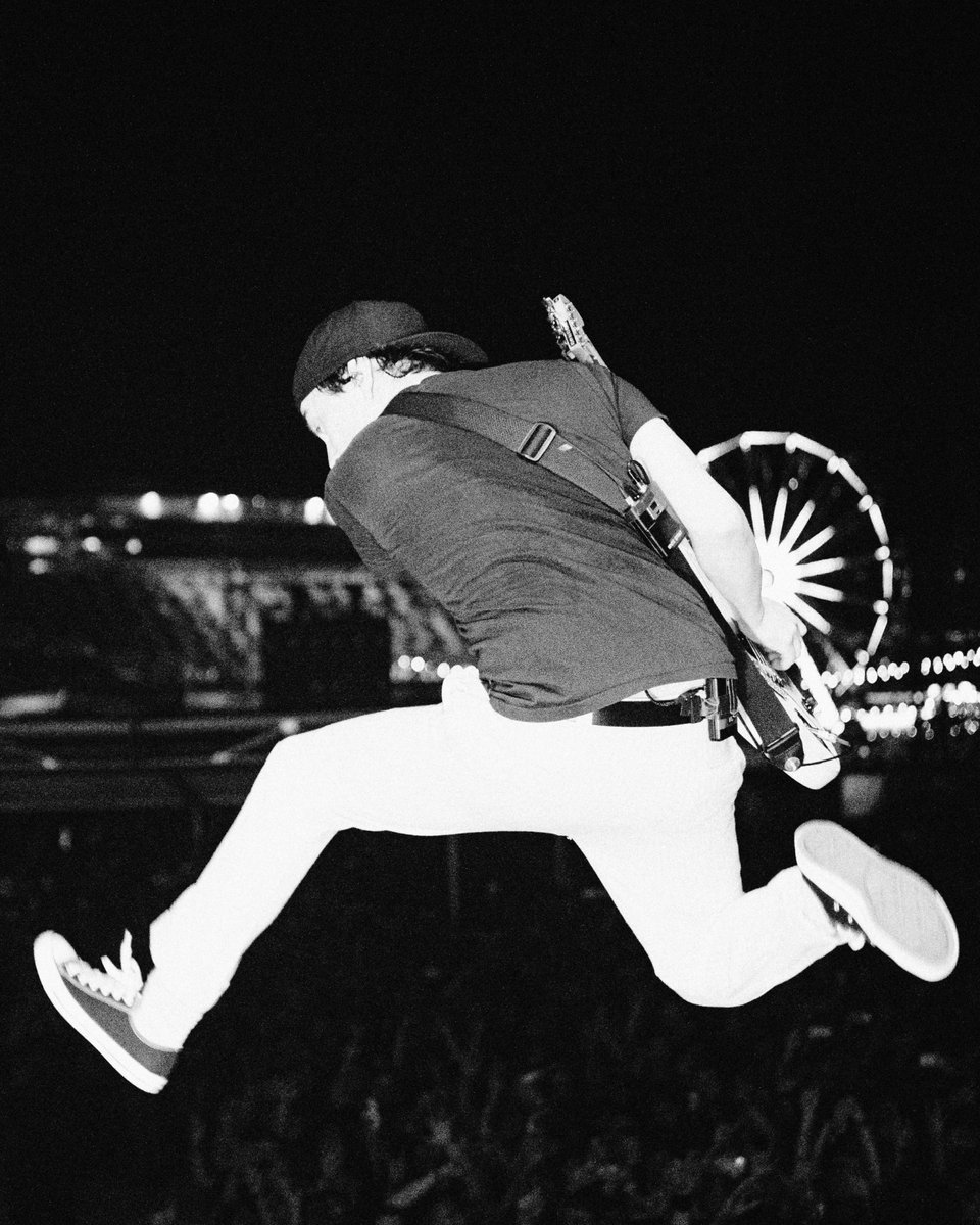 piercetheveil's tweet image. I CAN’T HEAR YOU X @RockvilleFest 

📸: Christian Waite