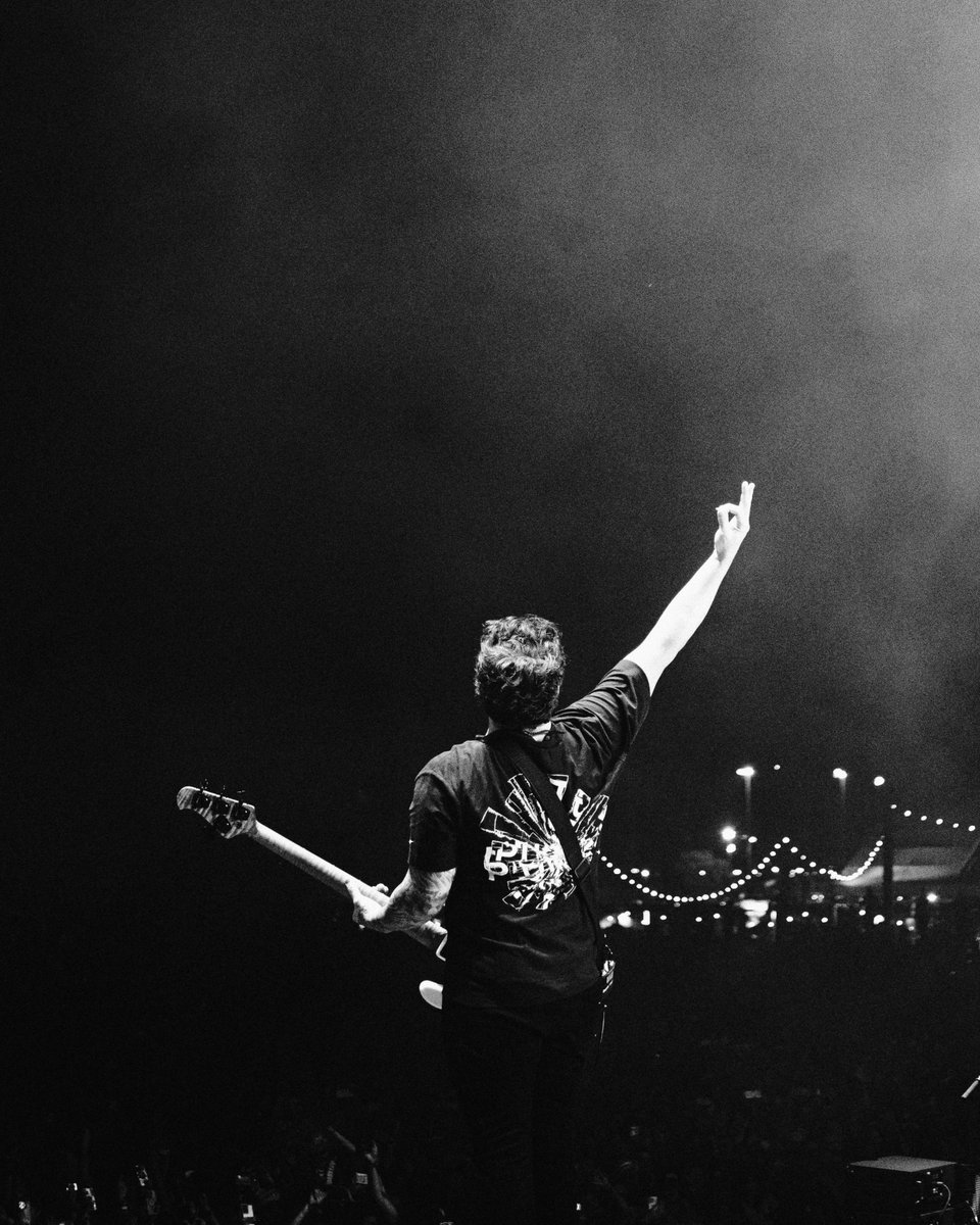 piercetheveil's tweet image. I CAN’T HEAR YOU X @RockvilleFest 

📸: Christian Waite