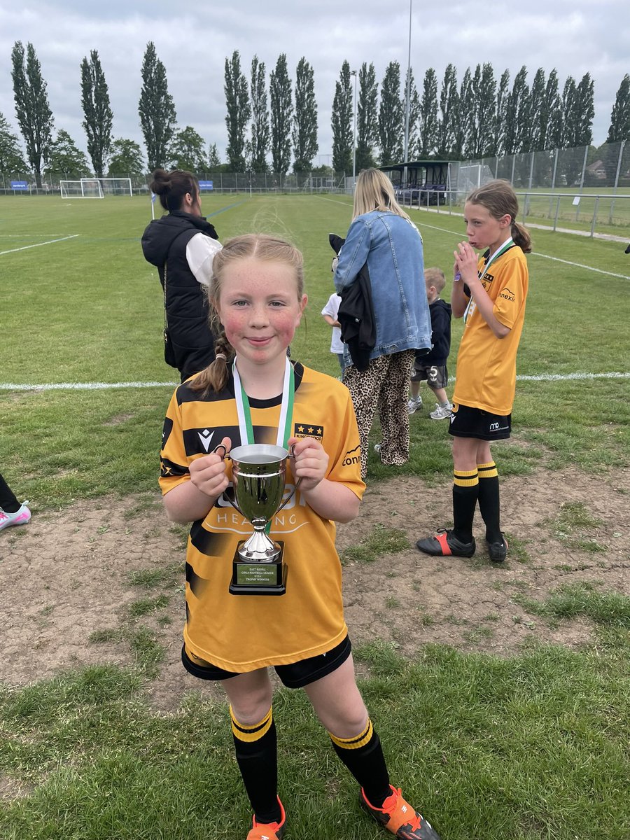 vickycox2's tweet photo. Kingswood united Krystal’s well done on winning the cup final yesterday 
So proud of my niece and her team 👏👏👏👏👏@KingswoodUtd https://t.co/172vArjlDP