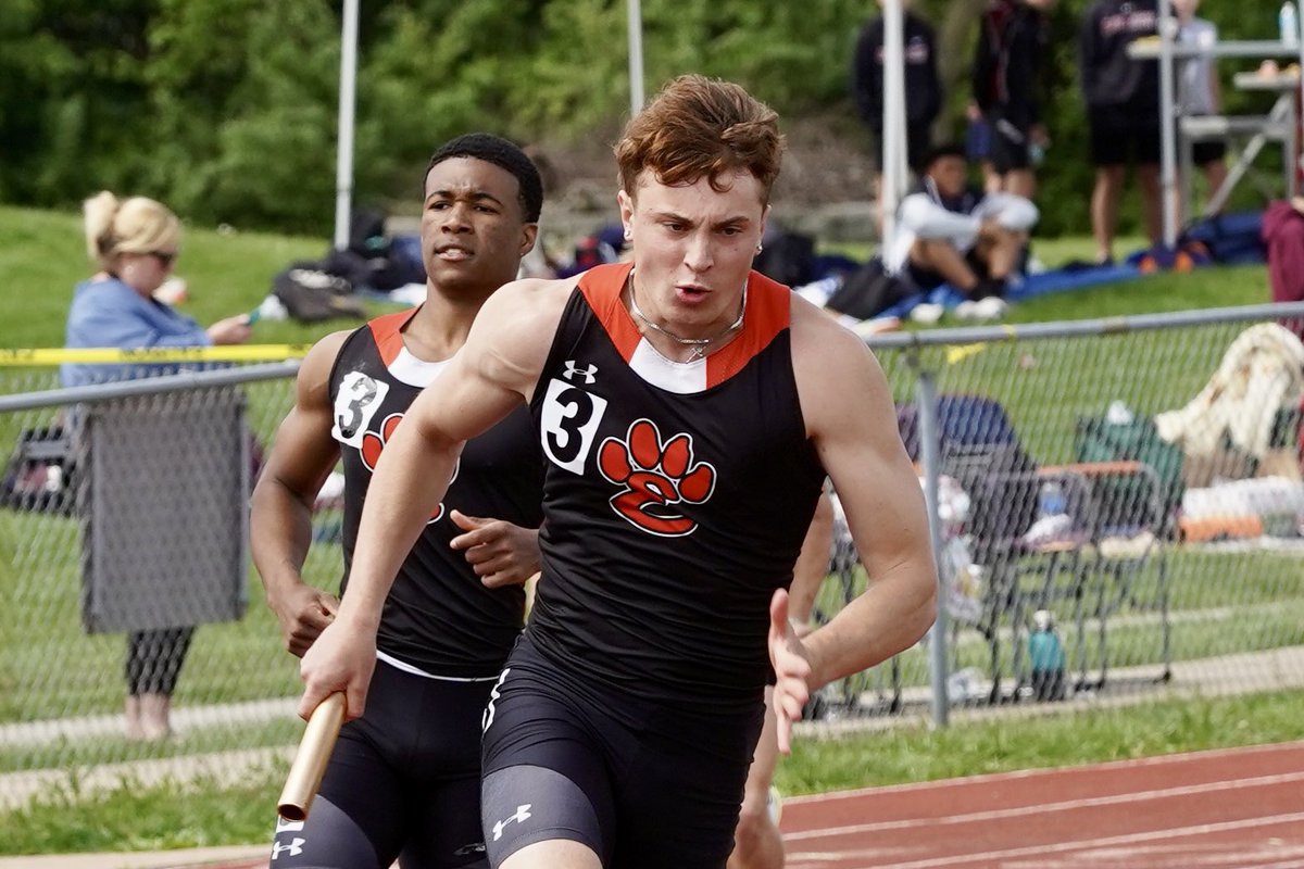 8 stories to follow at the OF boys 3A TF sectional. 4th story is the relays. 4x1 - 6 teams in top 19 IL 3A. Separated by .41. 4x2 - 6 in top 14. Separated by 1.3. 4x4 - 5 in top 16 including current #1 and defending state champ BWHS. <a href="/MSHeartland_/">MileSplit Heartland</a>