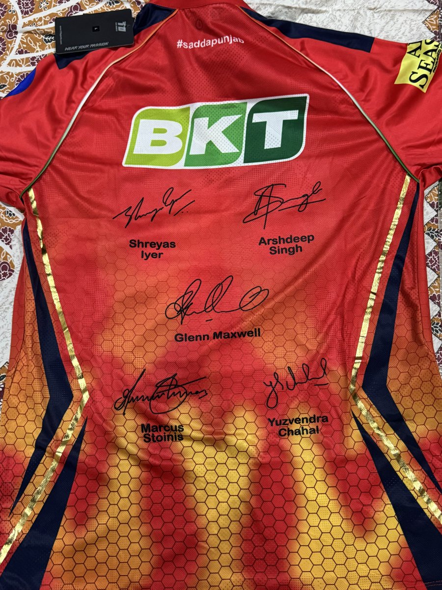 realcobra2702's tweet photo. As PBKS qualified after 11 long years our fans deserves the best!!

I Akshit hereby announce a 3x signed jersey giveaways only for PBKS fans!!

Steps to participate

1) Like this post
2) RT this post
3) Follow this account
4) Comment your name with #PBKS and tag your 3 friends!! https://t.co/nDg0va2OuM
