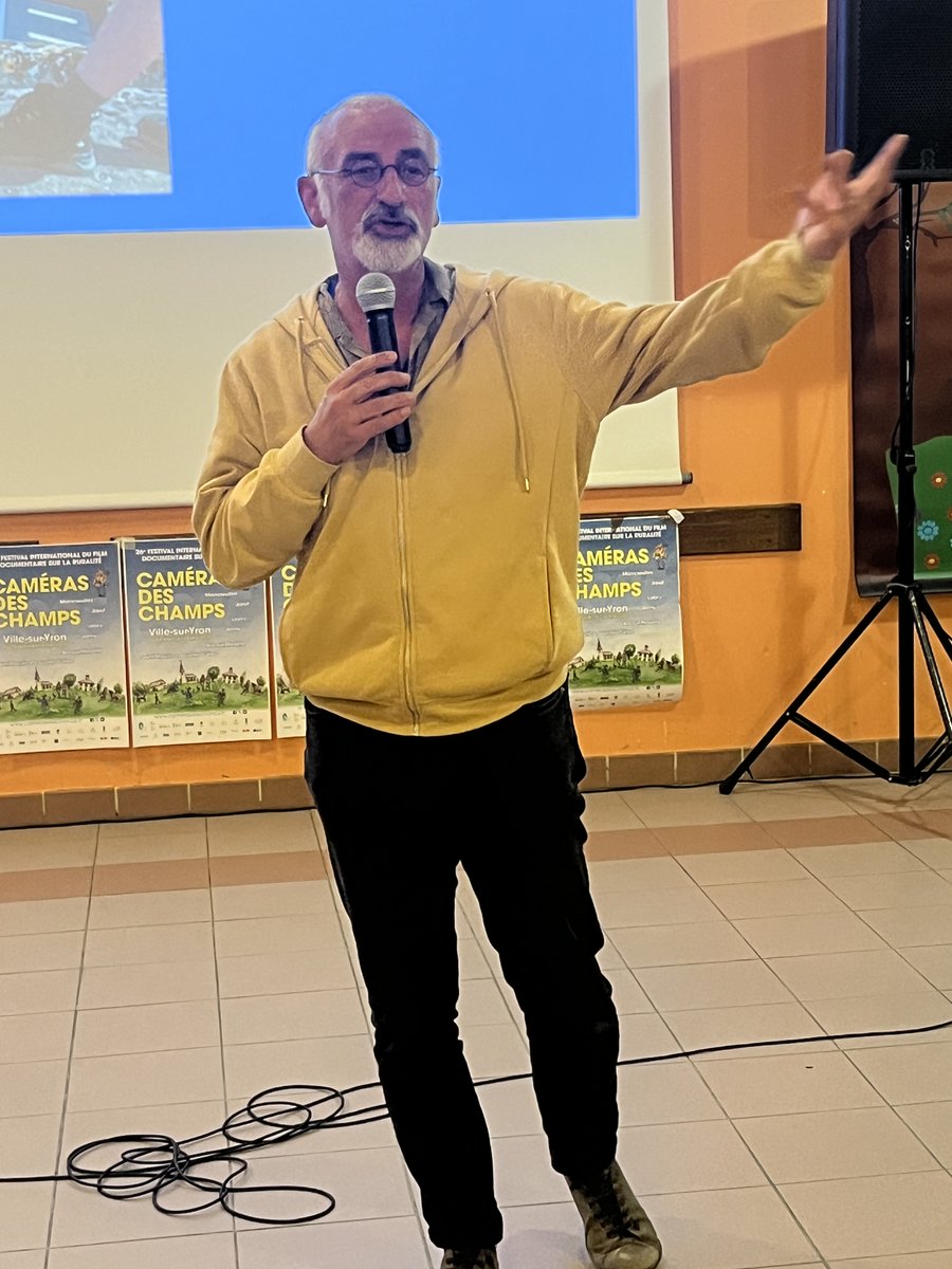 📷 Images de la rencontre avec Alain Chrétien, réalisateur du film "Pour une poignée de gigabits".
Comment des habitants en campagne s'organisent pour se connecter au très haut débit en créant leur propre réseau.