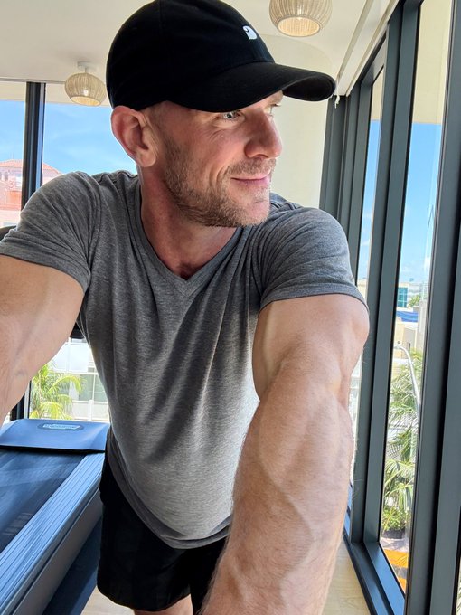 Watch JohnnySins's leaked NSFW photo on TwXstars