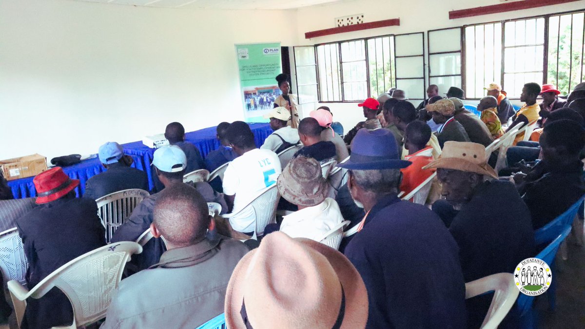 DufatanyeOrg's tweet image. 130 men from Rusenge, Munini &amp;amp; Muganza joined Dufatanye and @PlanRwanda in a Gender Transformative Dialogue to challenge gender norms &amp;amp; promote equity. Change starts here. 💪🏾 #GenderDialogue #MenForChange