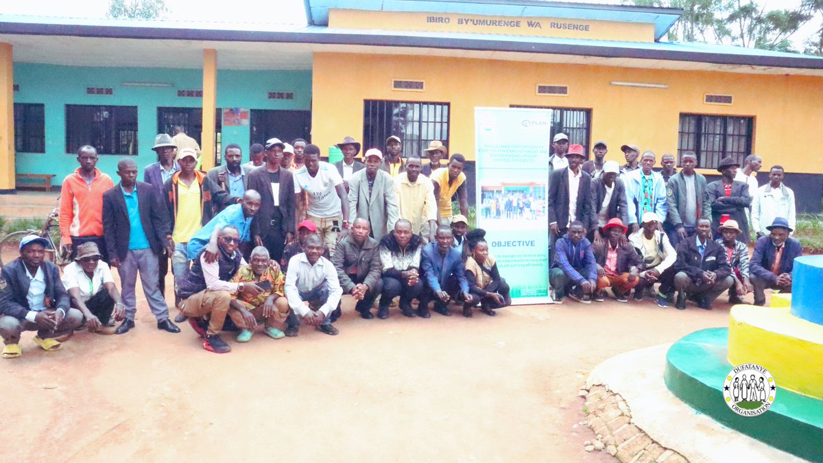 DufatanyeOrg's tweet image. 130 men from Rusenge, Munini &amp;amp; Muganza joined Dufatanye and @PlanRwanda in a Gender Transformative Dialogue to challenge gender norms &amp;amp; promote equity. Change starts here. 💪🏾 #GenderDialogue #MenForChange