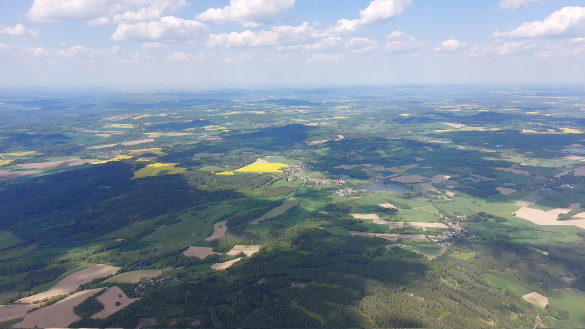 voborsky's tweet photo. Ani nevím, proč jsem sem nenapsal, že předminulý pátek bylo dobré polítání s dostupy až na hranici prostoru třídy E, FL095. 3 km výšky. To jsem ještě nezažil. Bohužel odletěné kilometry neodpovídaly možnostem (jako obvykle 🙈). https://t.co/MPWCopZXTd