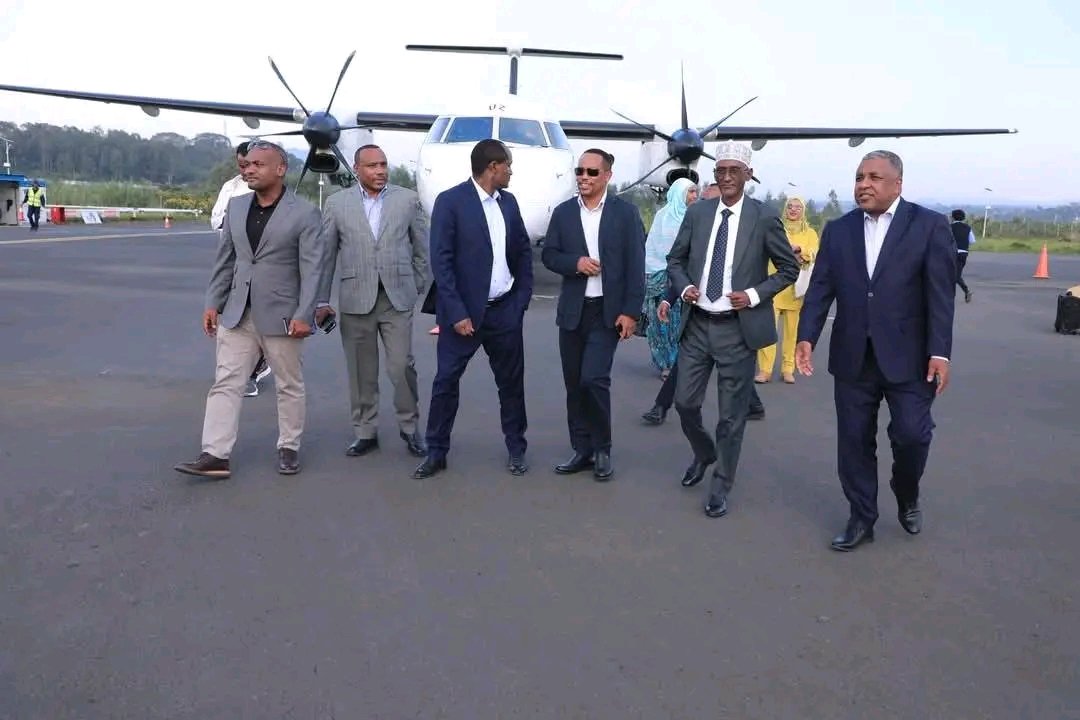 Mohamed34983221's tweet photo. መሪያችንን ጨምሮ ጅማ አባ ጅፋር እንግዶቿን እየተቀበለች ነው!!

በነገው እለት ጀግናው መሪያችን #ክቡር #ሃጂ #Awel #Arba 
'ሰብአዊ' ድጋፍ ለሉአላዊነት፣ ለክብራችን እና ለነፃነታችን"
 በሚል መሪ-ቃል ለመታደም ጅማ በሰላም ገብቷል ። https://t.co/mPZAFOONip