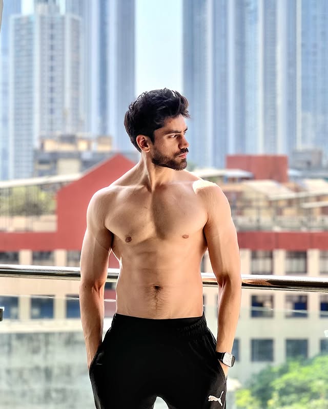 Celebrity_Tak's tweet photo. 🚨 New Post Alert! 🚨
@Avinash_galaxy Just dropped a post on ig show some love! 💖
Like, comment, share & let’s make it viral 💥
#AvinashMishra #Eishashingh
#Avisha #Avinashians https://t.co/xxcDQ1B0V9