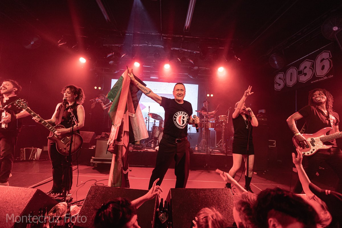 16.05.2025. Full hause with FERMIN MUGURUZA (<a href="/muguruzafm/">Fermin Muguruza</a>) at #SO36 in Berlin.

Reviewing 40 years career with #Kortatu, Negu Gorriak and dozens solo projects, in a stunning night in the heart of Kreuzberg.

#ferminmuguruza #so36berlin #berlinconcerts #artistsforpalestine