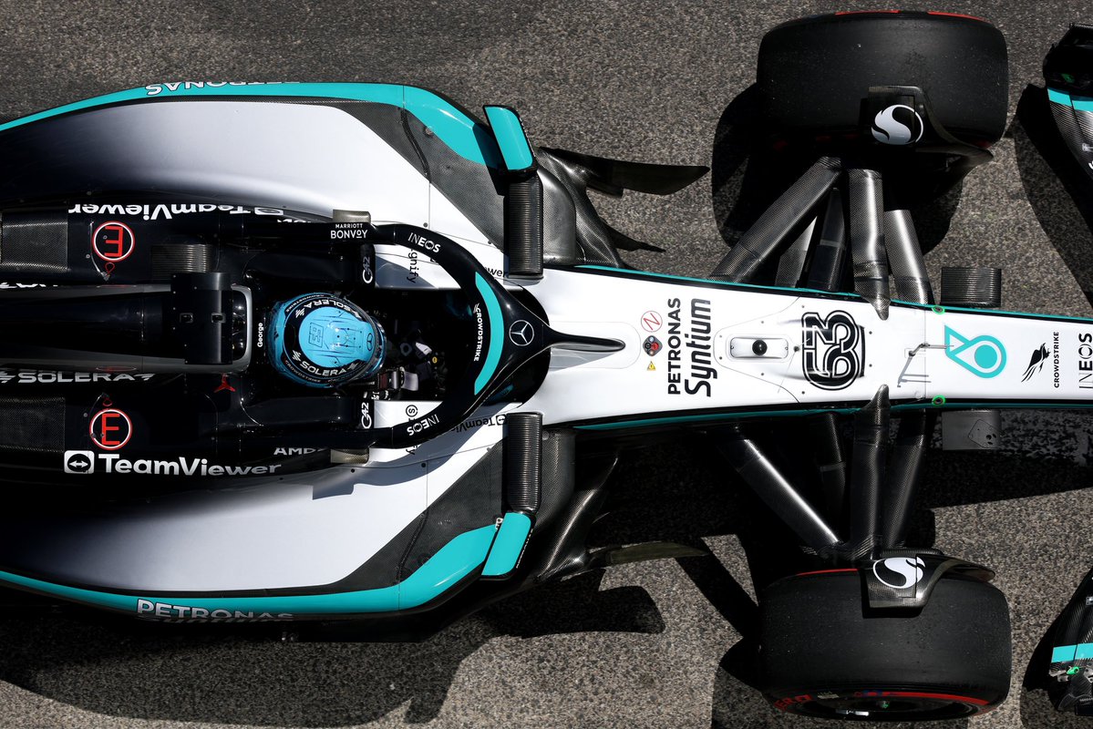 MercedesAMGF1's tweet image. Lap 12/63: Georgeโs Mediums are toast after that defence. He boxes for a set of Hards and rejoins in P16, behind Charles