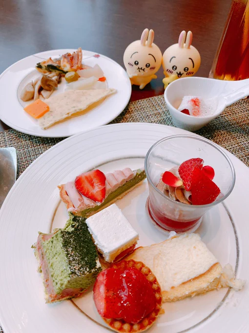 インテ楽しかった!!アフター苺ビュッフェうんま〜そもそもこのアフター行きたいがために本を出したおもしれー女のイベントでした 何それ???面白いな?? 