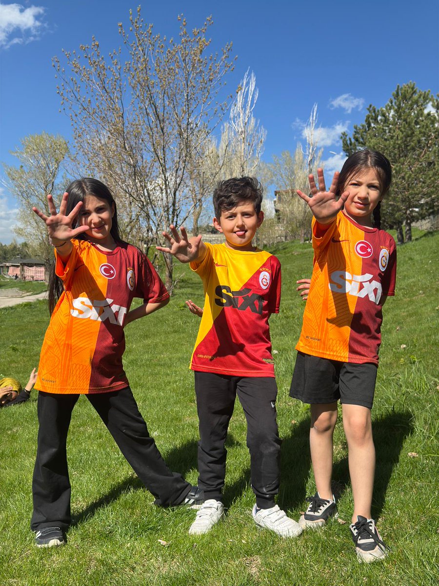 Erzurum'da 5 yıldızlı forma ,tişört bulamayınca biz ⭐⭐🌟⭐⭐
<a href="/GalatasaraySK/">Galatasaray SK</a> <a href="/dincerazaphangs/">Dinçer Azaphan 🇹🇷</a>
