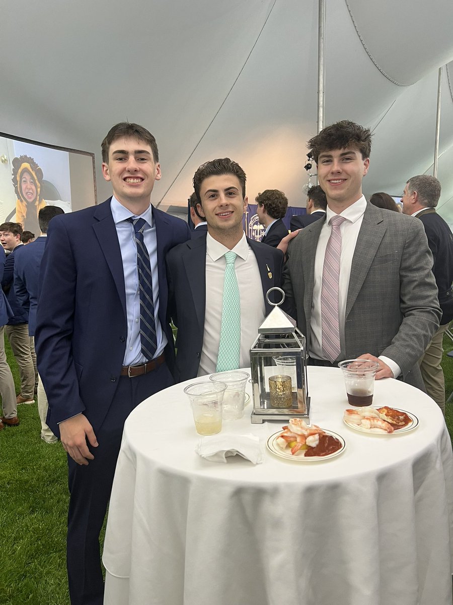 refereeswife's tweet image. Puck Guys
🎓🤍💙🦅💙🤍🎓
#sjp #grega