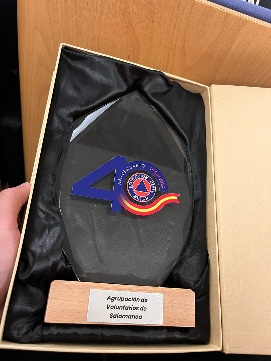 🎉 Ayer hemos acompañado a <a href="/SpcBejar/">Protección Civil Béjar</a> en su 40º aniversario de la creación de la Agrupación de Protección Civil de la ciudad 👷‍♂️🚨
¡Felicidades, compañeros! 🥳👏 #ProtecciónCivil
<a href="/PCivilSalamanca/">PCSalamanca</a>