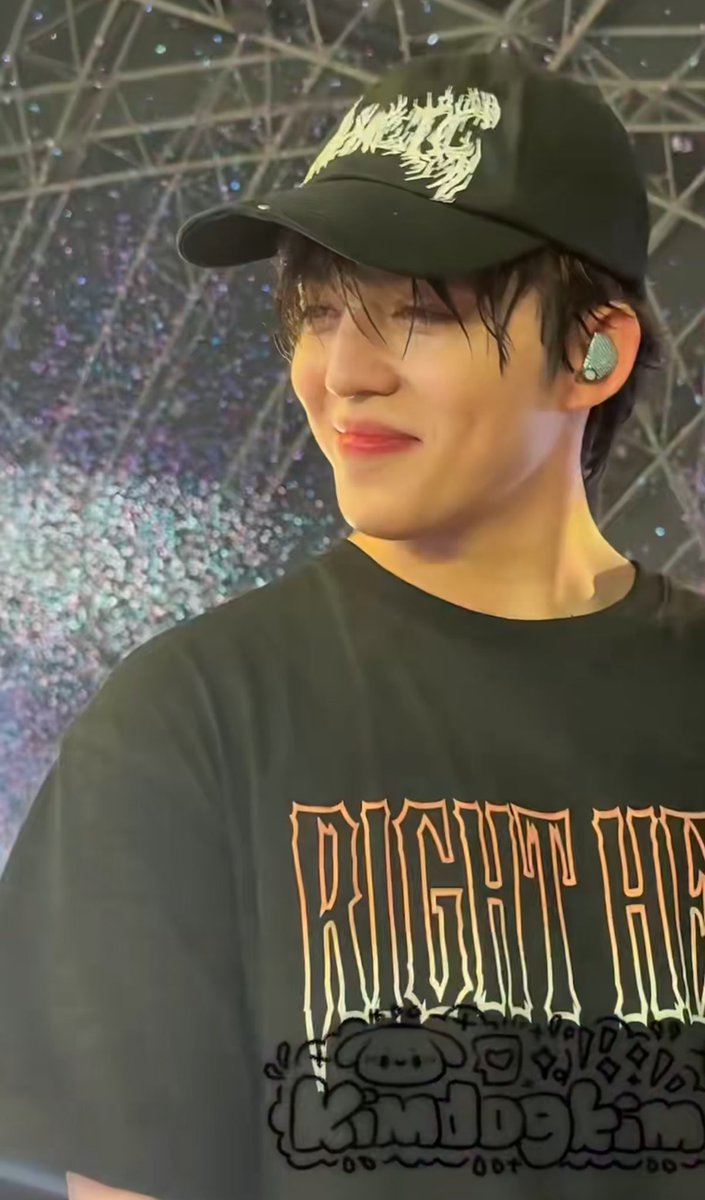 sounds_of_cheol's tweet photo. this seungcheol 🖤 https://t.co/8x0eyM6ix7