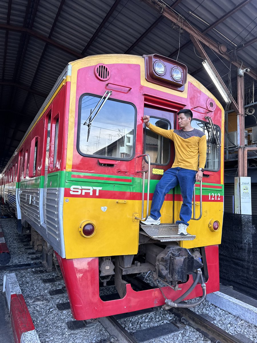 jickson0326's tweet photo. Behind the scenes at Maeklong — where the train meets the market.
#dermaworld #dermaworldbabies https://t.co/Cihsa5Uj3N