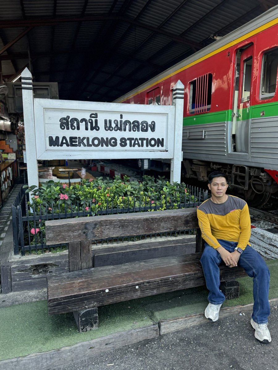 jickson0326's tweet photo. Behind the scenes at Maeklong — where the train meets the market.
#dermaworld #dermaworldbabies https://t.co/Cihsa5Uj3N
