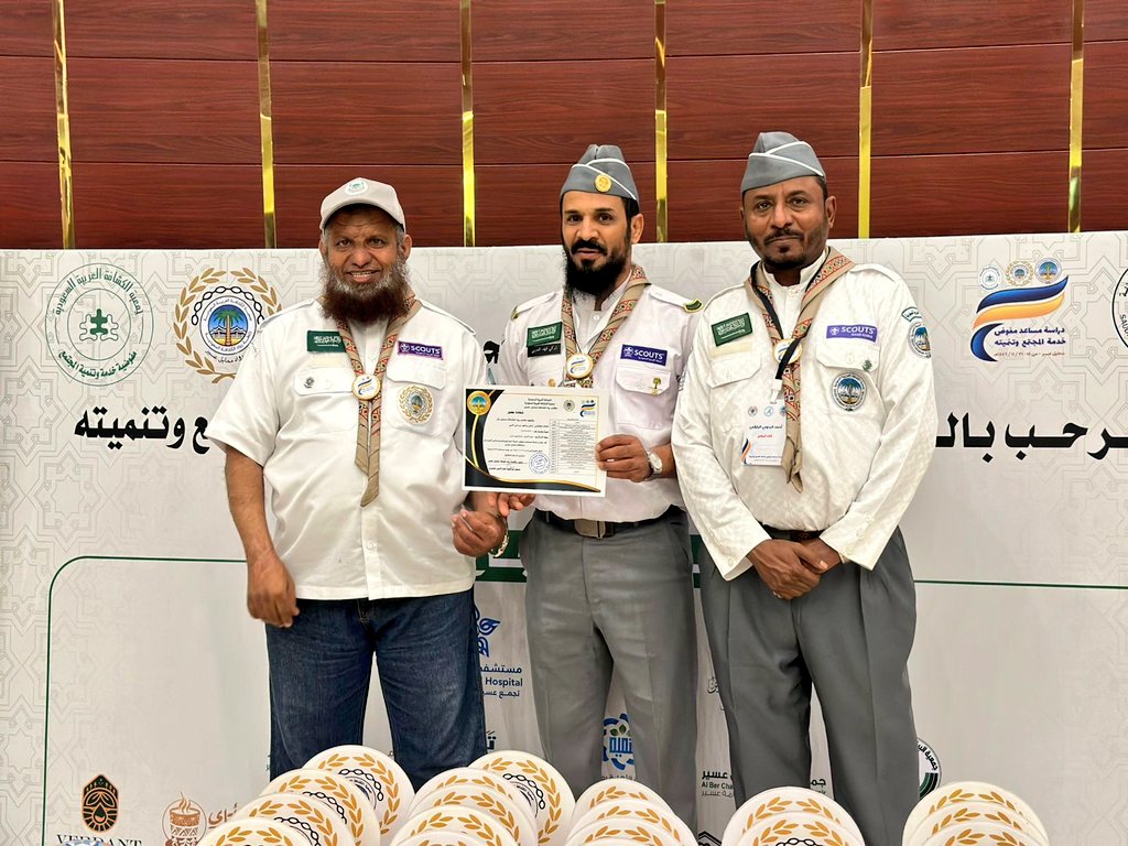 ROWADARASS_2020's tweet photo. منسوبو مكتب رواد كشافة محافظة الرس يباركون لزميلهم الرائد الكشفي /تركي بن فهد الحربي اجتيازه لدراسة  مساعد مفوض خدمة وتنمية المجتمع والتي أقيمت في محافظة محايل عسير بمنطقة عسير خلال الأيام الماضية راجين له التوفيق
عقبال شارة المفوض الدولية 

#رابطة_رواد_الكشافة_السعودية https://t.co/7rU7ADmRDA