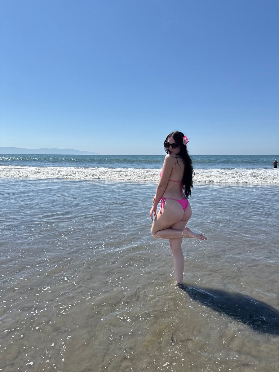 gabiimackenziee's tweet photo. beach !! :) https://t.co/v7OmVEti5P