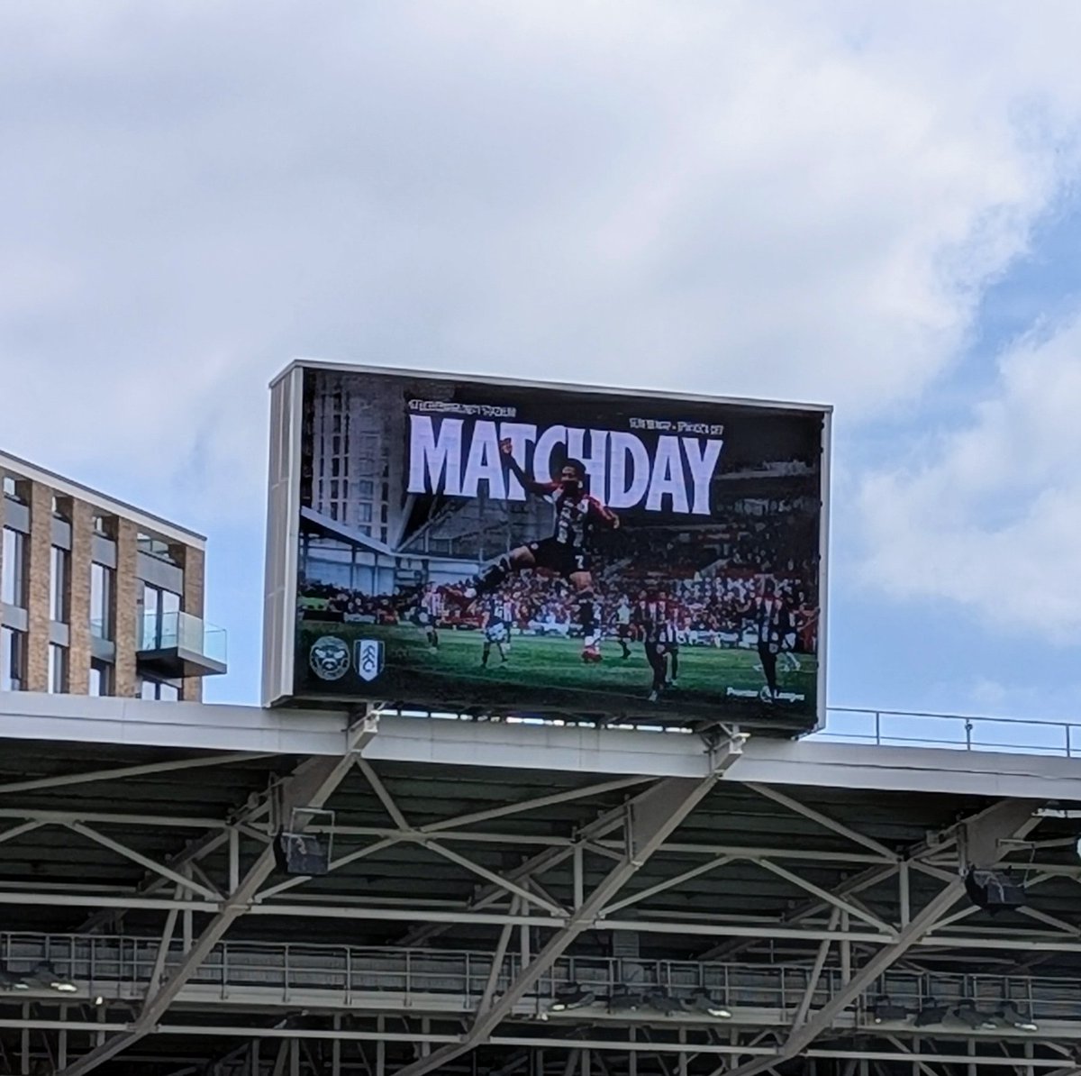 Graham_M_T's tweet photo. Last game of the season at home and for me. Come on you Bees. #COYB https://t.co/K1Raob7zve