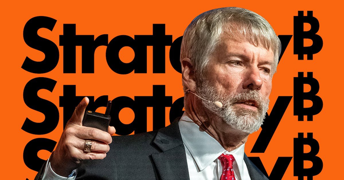 LeJournalDuCoin's tweet photo. 👀 Michael Saylor tease sur X un nouvel achat de Bitcoin par Strategy, déclarant : « Ne pariez jamais contre un homme qui achète de l’encre orange par barils entiers. » https://t.co/BgCVPJSf4T