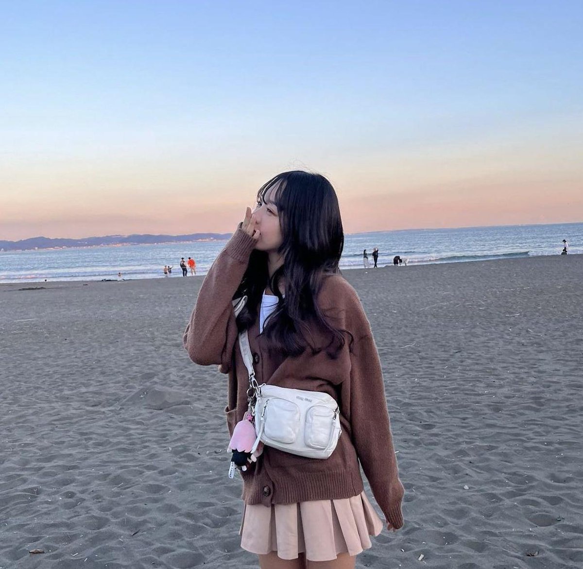 新しいコスメ、買っちゃった！  使うのが楽しみ！🥰  早くお化粧したい！