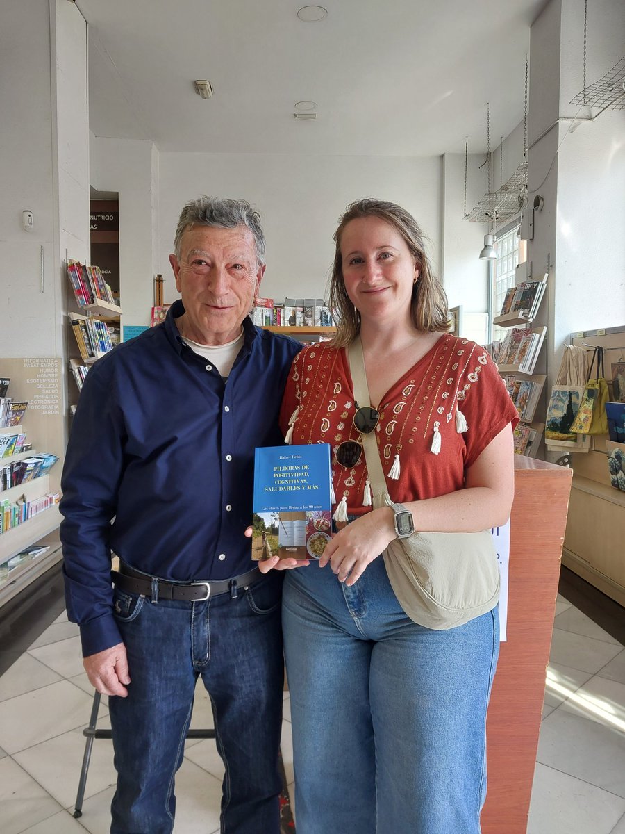 rafaebs3's tweet photo. Mil gracias a las personas que ayer se llevaron mi última joya de libro dedicado en la Librería Soriano de Valencia.!!! https://t.co/0JNHpbhHV3