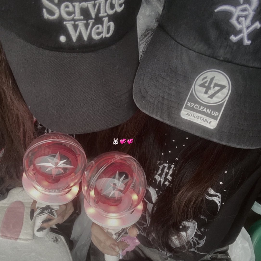 ___kyan25's tweet photo. 𝟬𝟱𝟭𝟳 𝙀𝘾𝙊𝙋𝘼𝙎𝙏𝘼𝘿𝙄𝙐𝙈❤️‍🔥❤️‍🔥

あちと1年ぶりの連番ブチ上がり大暴れでサイコーに楽しかった〜〜🎶🎶行き帰りは修行かと思ったけどストレーキッズにバカデカパワー貰えたので次会える日まで強く生きる‼️日本に来てくれたことに感謝、愛‼️ https://t.co/nmcuKmvfVi