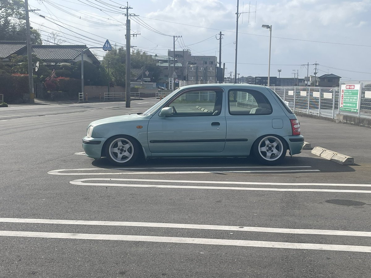 karasu_5867's tweet photo. K11マーチ売ります　福岡
3ドア 1000 MT   走行52640

ドノーマルワンオーナー車から作りました。

ホイール ステファンBCW 8J
車高調
リアアクスル 8度ぐらい
レカロ セミバケ2脚
ステアリング
ラテラルロッド
マフラーリアピース

車検切れたので一時抹消渡し

現車40 転がし35 https://t.co/ZCCDBPJ8xL