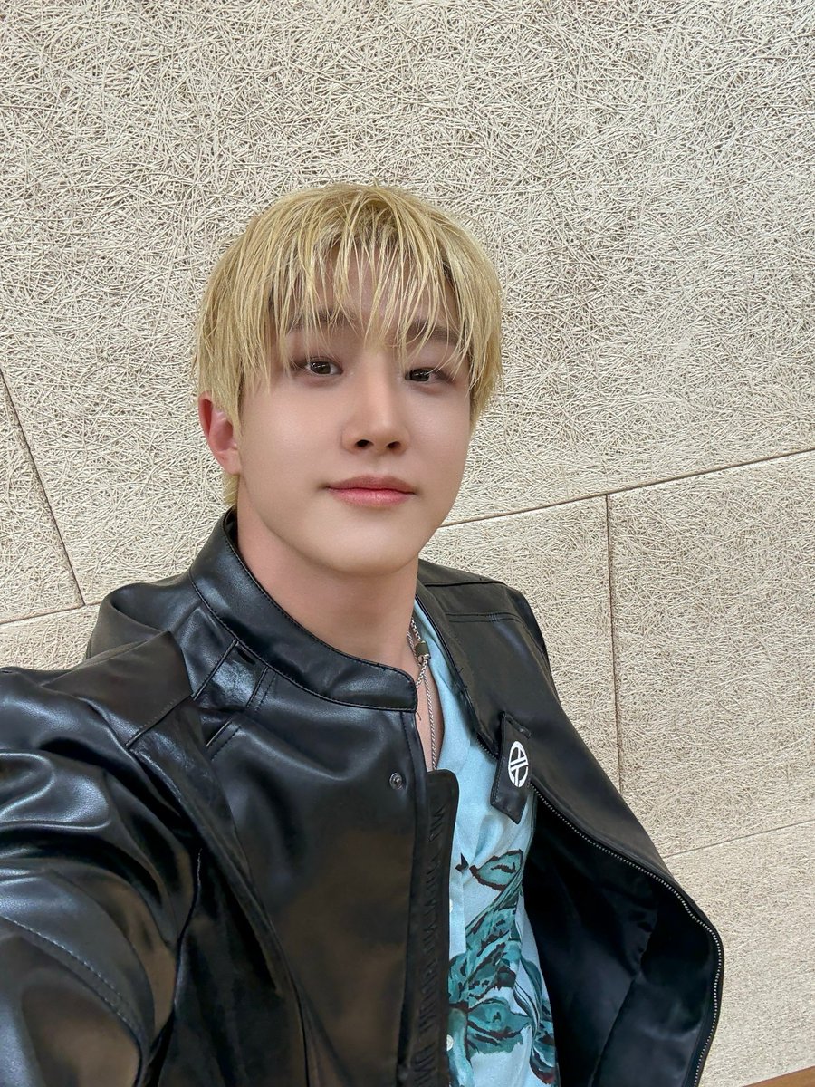 [📸] 🌟250518 #부산스텝업댄스페스티벌🌟

일본도 서울도… 그리고 오늘은 부산까지!
여러분의 응원이 진진에게 큰 힘이 되었어요💜
빛나는 꿈을 향해 언제나 𝑲𝑬𝑬𝑷 𝑫𝑨𝑵𝑪𝑰𝑵𝑮

#아스트로 #ASTRO
#진진 #JINJIN
#쇼뮤지컬어게인드림하이