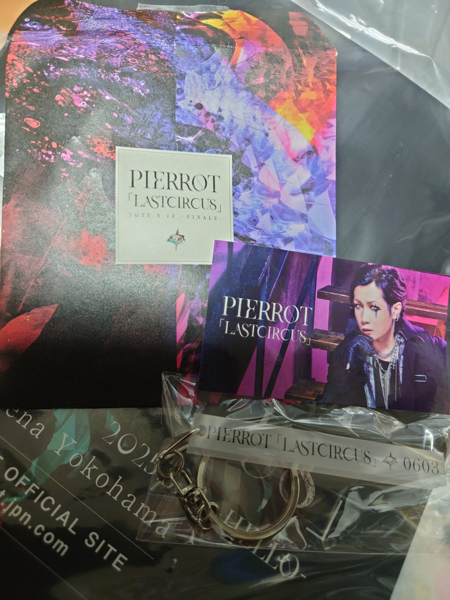 TKoutetsu's tweet photo. とても良いライブだった。1曲目、2006年解散前、最後に発表されたPVもメチャ格好いい曲『HELLO』始まった途端マジ泣きしそうになった。無意識で当時から今までの色んな事を思い出したのかも。また、いつの日か演って欲しい。それまでにどんな人生歩むのかな。頑張ろう。 https://t.co/gDWOZpjrCa